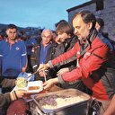 Afrinliler bize
dua ediyor