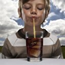 Çocuklarınıza kola ve gazoz içirmeyin