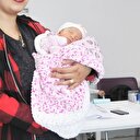 2 günlük bebekten 10 santimetrelik kist alındı