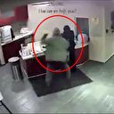 Hastanede bekleyen başörtülü kadına yumruklu saldırı!