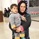 Kucağında bebekle 40 gün