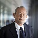 Mısırlı milyarder servetinin yarısını altına yatırdı