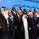 İslam İşbirliği Teşkilatı İslam Zirvesi Konferansı’nda liderler aile fotoğrafı çektirdi