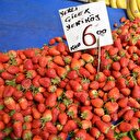 Tatlı yerine çilek alıyorlar