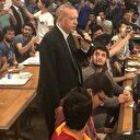 Cumhurbaşkanı Erdoğan sahura davet eden öğrencileri kırmadı