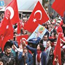 Bükemedikleri bileği öptüler