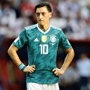 Mesut Özil'den Almanlara 'ırkçılığa hayır' etiketiyle paylaşım