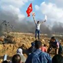 Gazze gösterilerinde Türk bayrağı taşıyan Filistinli kamerada