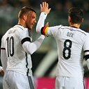 Podolski'den Mesut Özil'e destek