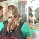 İzmir'de döviz bürolarında kuyruk oluştu