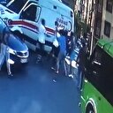 Sağlık görevlilerine saldırı kamerada