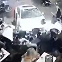 Adana'da otomobil kafeye daldı