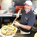 Ünlü Türk pizzacı Toronto'da Kerbela Lokması dağıttı