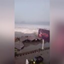 Endonezya'daki deprem sonrası dev dalgalar kameraya yansıdı