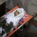 Gazze 12 yaşındaki küçük şehidine ağlıyor