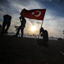 İşgalci İsrail'e Türk bayrağıyla direndiler