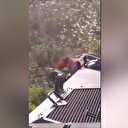 Mehmetçik el bombası atan teröristi kobra aracıyla ezdi