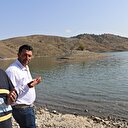 Mezarlığa yaklaşamayınca uzaktan dua ediyorlar