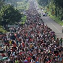 Binlerce göçmen ABD sınırında