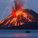 Endonezya'daki yanardağ 25 saatte 232 kez patladı