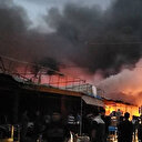 العراق.. حريق هائل يلتهم مئات المحال التجارية في أربيل