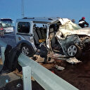 Yolcu otobüsü hafif ticari aracı parçaladı: 2 ölü