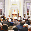 Her görevlimiz on gençle ilgilenmeli