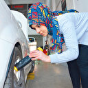 Oto bakımına kadın eli değdi