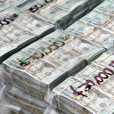 Evinde para destelerinden masa kurmuş