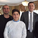 Bakan Selçuk otizmli Ozan Barış ile buluştu