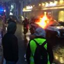 Polis arabasını patlatıp kahkaha atarak izlediler