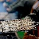 2 saatte 400 kilogram hamsi yediler