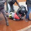 Fransız polisinden eylemciye acımasız müdahale