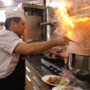 Bu sucuk döner 30 çeşit baharatla hazırlanıyor