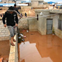 Sığınmacı kamplarını vuran selde 25 bin sivil çadırsız kaldı