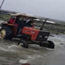 Hamile kadın traktörle dereden geçirilip hastaneye ulaştırıldı