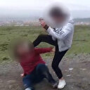 İki genç kıza işkence edip kayda aldılar!