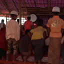 Arakanlı çocuklar cemaatle namaz kılıyor