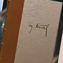 Yılmaz Özdil'in kitabının 1881'inci baskısı fanusta sergileniyor