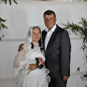 50 yıl sonra gelinlik giydiler