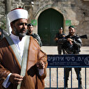 Filistinliler İsrail barikatlarını yıkarak Mescidi Aksa’ya girdi