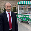 Takım elbiseli kravatlı simitçi