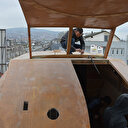 Milyonluk tekneyi iş yerinin çatısında yapıyor