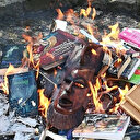 Kilise rahipleri kitapları yaktı