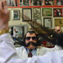 50 yıldır uzattığı bıyıkları 1,5 metreyi geçti