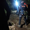 Defineciler mağarada mahsur kaldı