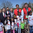 Çocuklar şehitler için fidan dikti