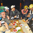 Kömür kara sofra aydınlık