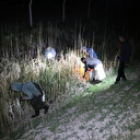 Avcılar gaz lambalarıyla gecenin karanlığında kurbağa avına çıktı