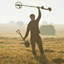 Dedektörle bir buçuk kilo altın buldu